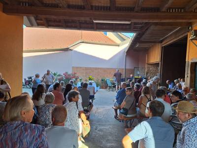 Gemeinde von hinten am Viertelegottesdienst