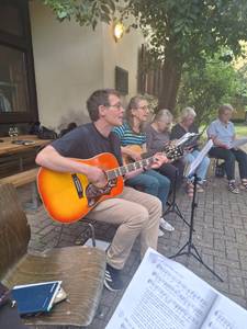 C.Anzböck und R.Meier mit ihren Gitarren