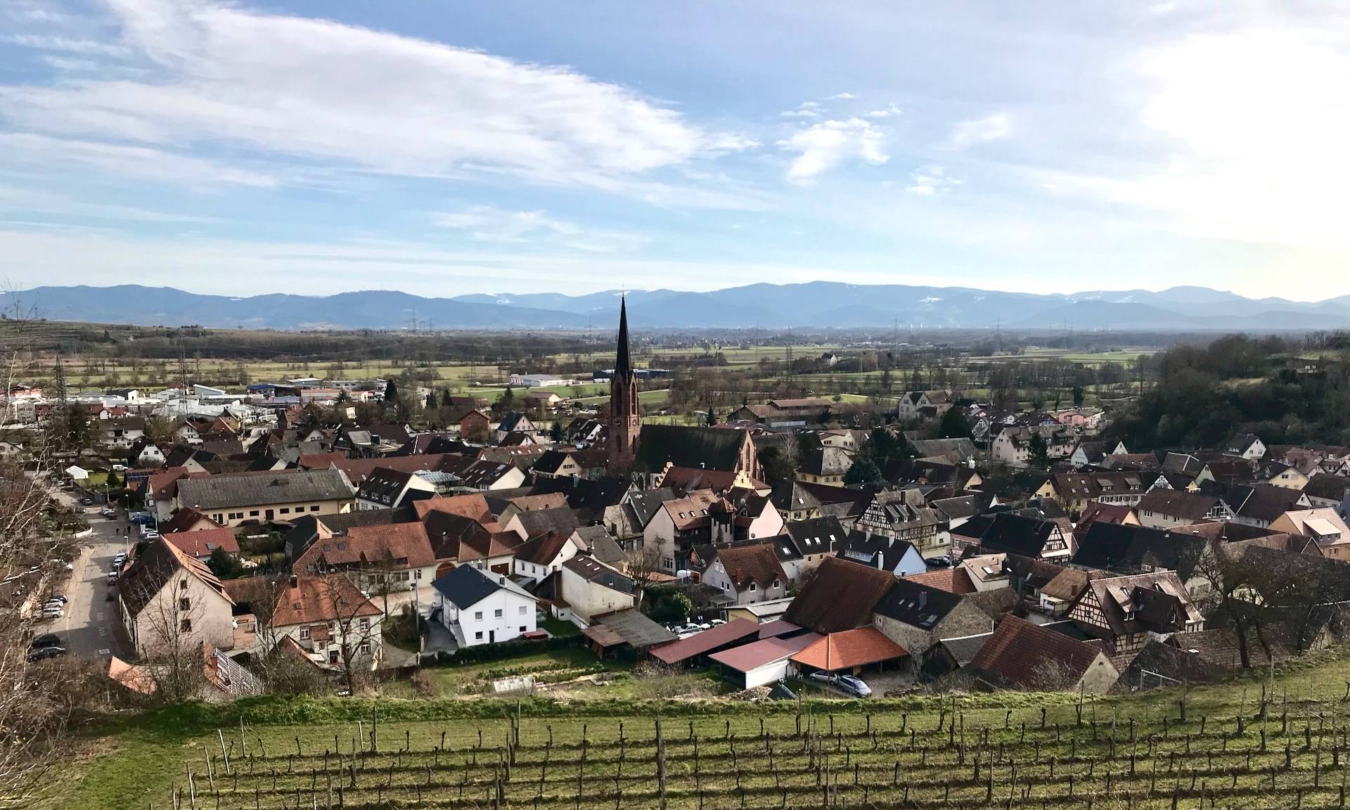 Eichstetten mit Kirchturm